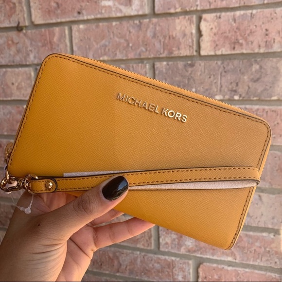 New MK wallet/ wirstlet - Picture 2 of 3